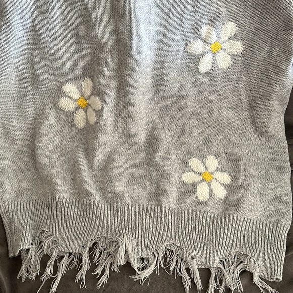 NWT just Polly distressed sweater L flowers gray - Picture 4 of 5